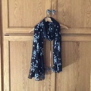 Star design Nicole Marciano Scarf